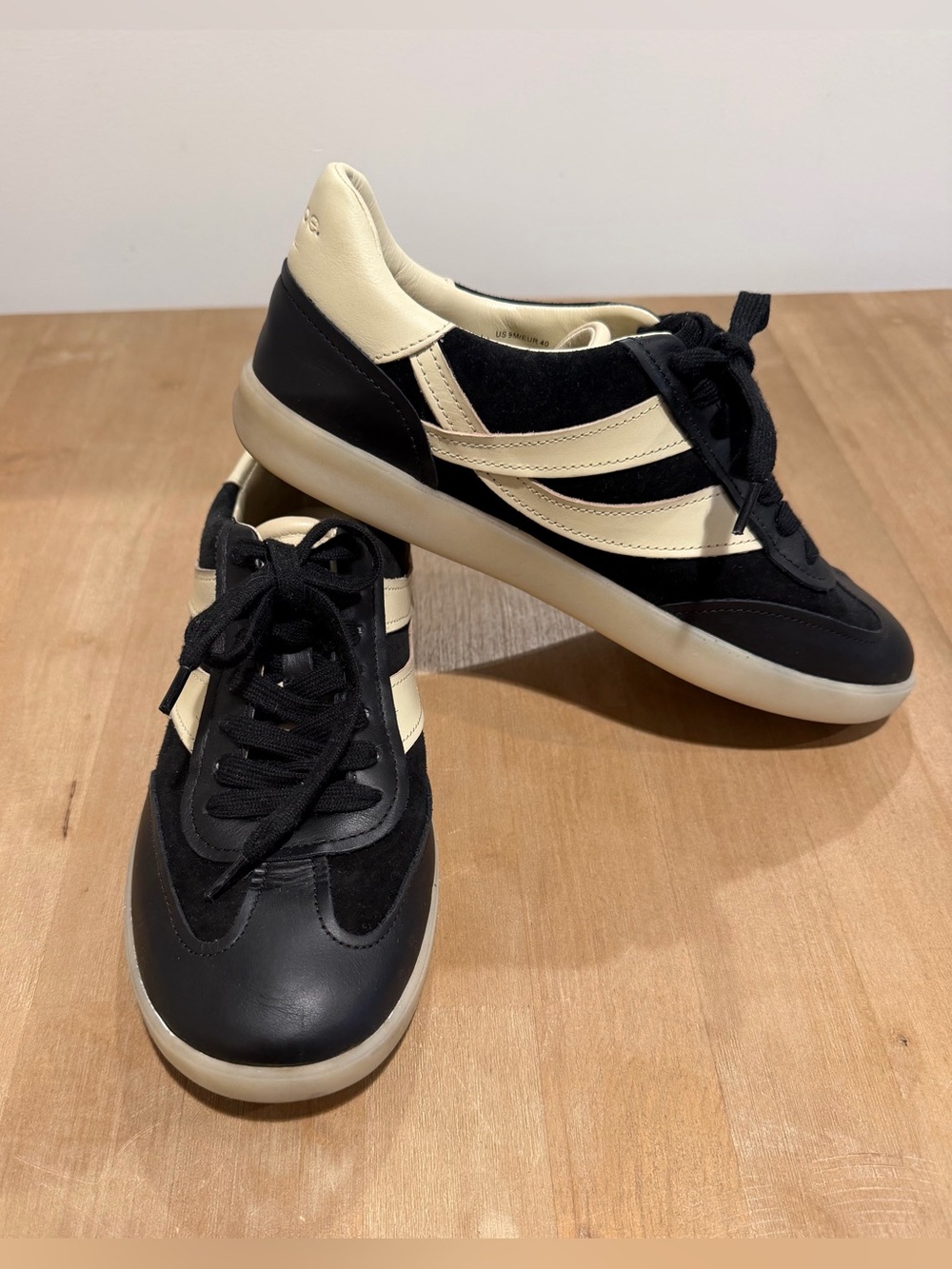Vince Black and Cream Low-Top Leather Sneakers